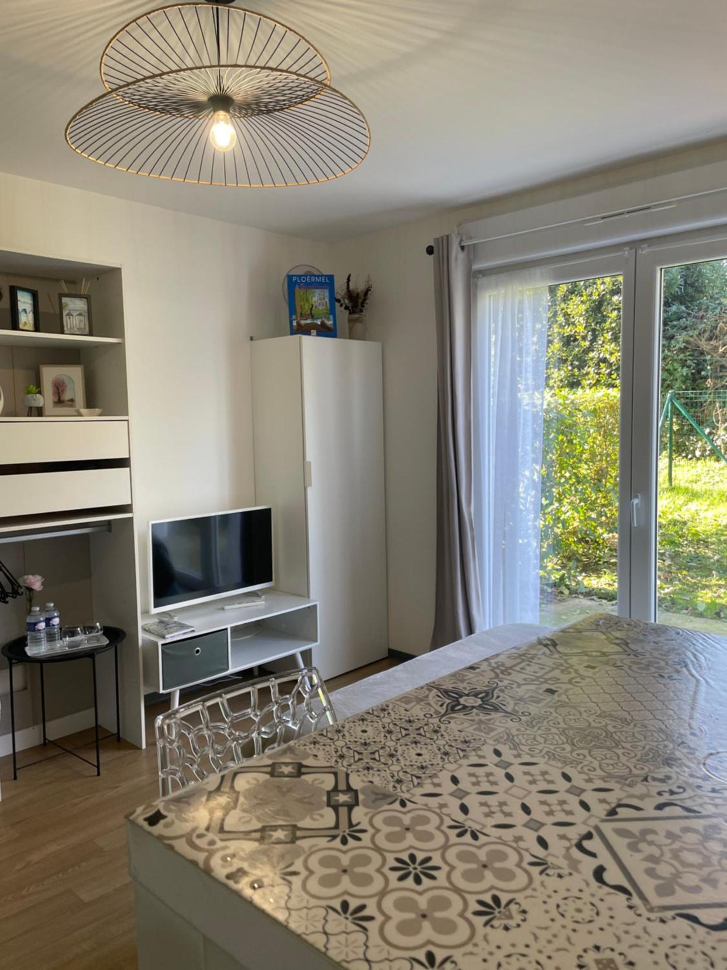 Le Jardin De Broceliande Apartment Ploermel Bagian luar foto