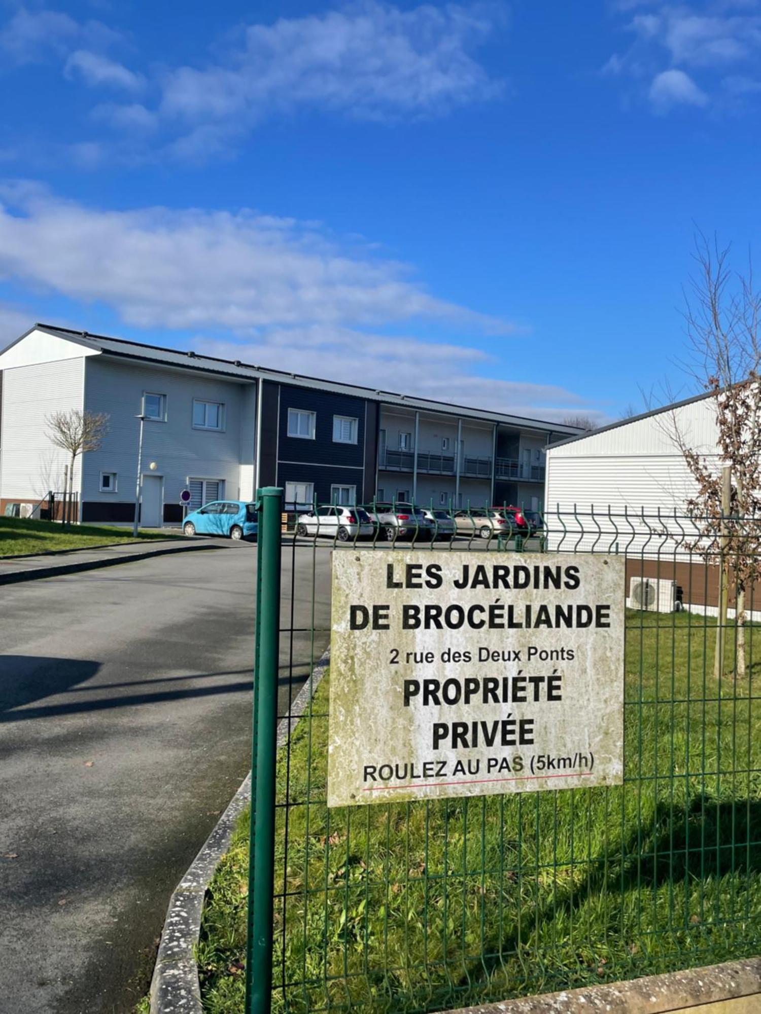 Le Jardin De Broceliande Apartment Ploermel Bagian luar foto